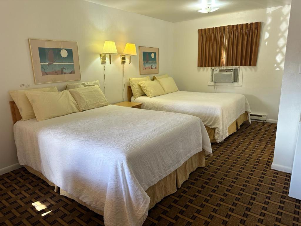 Ski'S Western Motel Great Falls Esterno foto