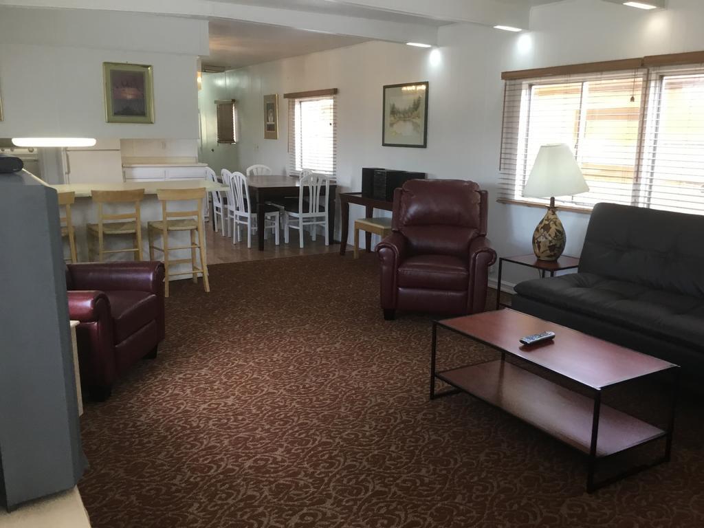 Ski'S Western Motel Great Falls Esterno foto