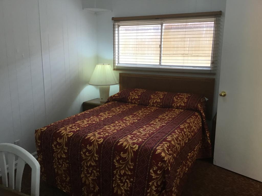 Ski'S Western Motel Great Falls Esterno foto