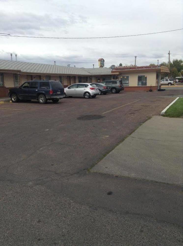 Ski'S Western Motel Great Falls Esterno foto